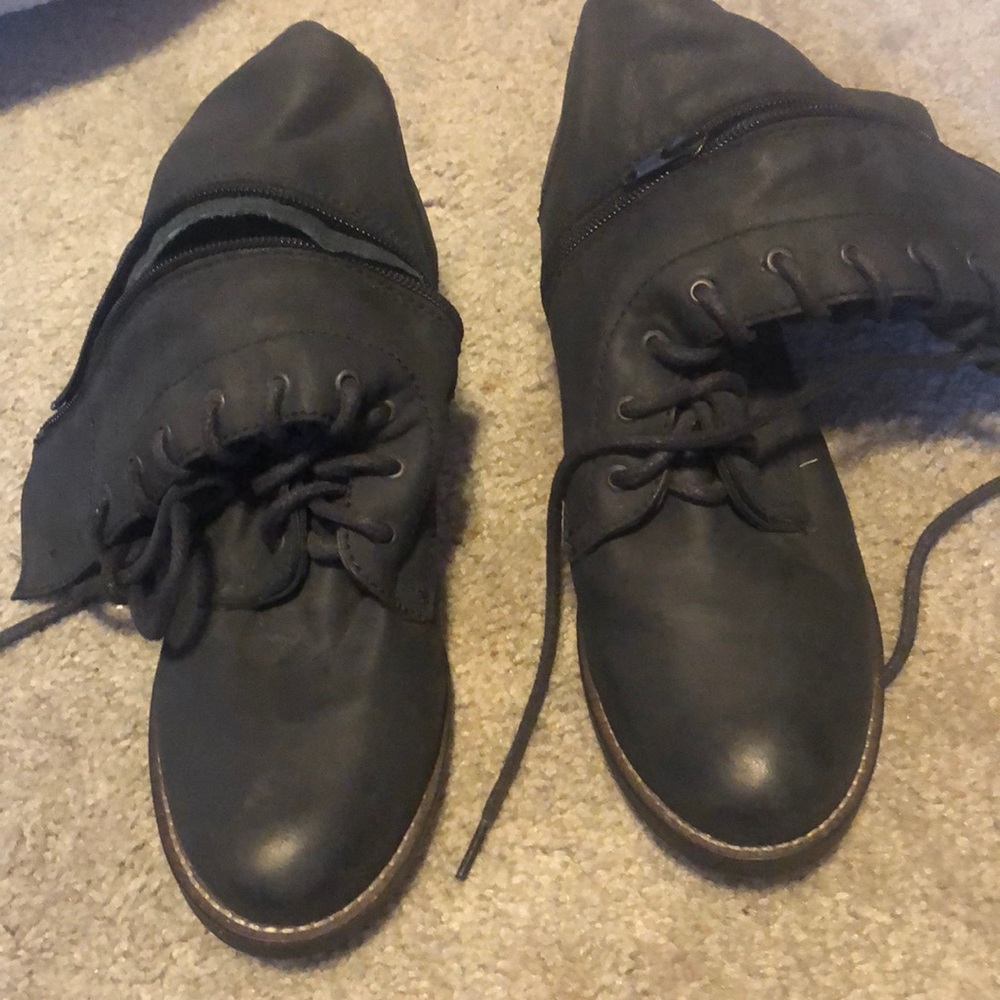 Combat boots